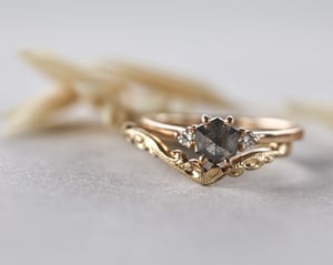 Image of 18ct yellow gold, Dark grey Hexagonal rose-cut diamond Trilogy ring (LON217)