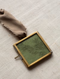 Image 3 of Oak Leaf - Hanging brass frame - Decoration 