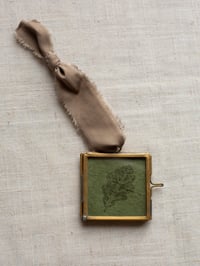 Image 1 of Oak Leaf - Hanging brass frame - Decoration 