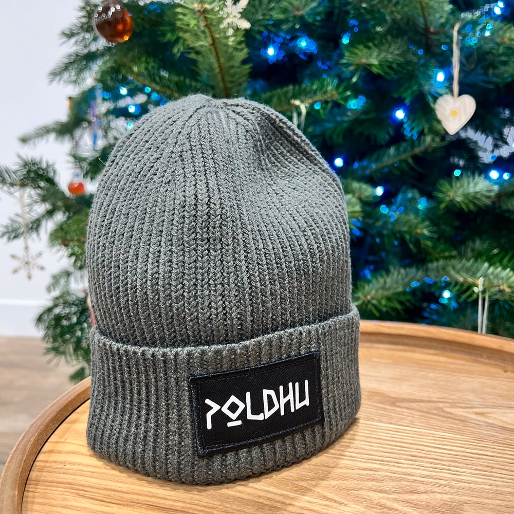 Poldhu Patch Ribbed Beanie - GRAPHITE