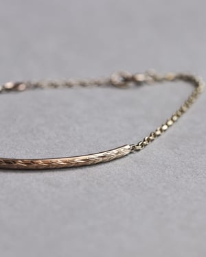 Image of 9ct gold Olive Leaf engraved chain bracelet