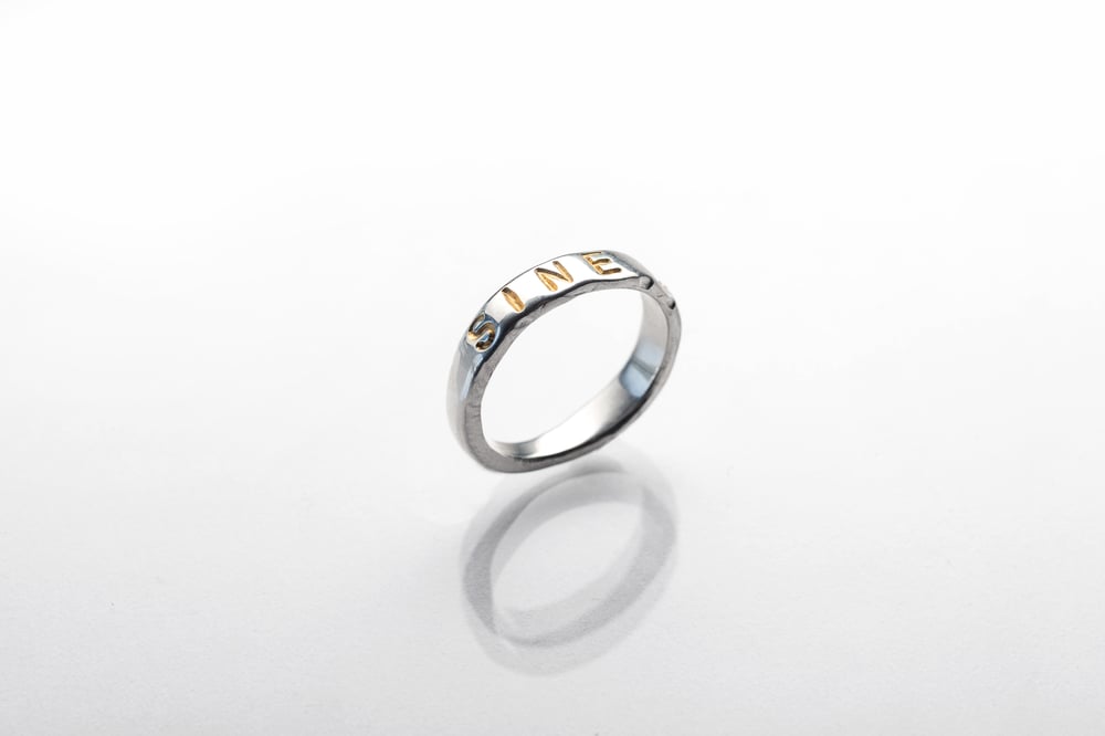 Image of silver classical ring with gold plated letters and inscription in Latin