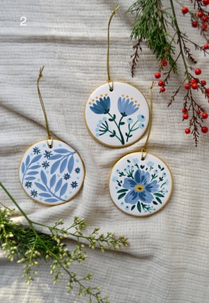 Image of Adornos de navidad - bolas planas pintadas a mano