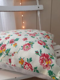 Image 3 of Coussin {Jardin aux roses}
