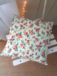 Image 4 of Coussin {Jardin aux roses}