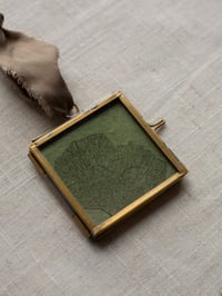 Image 2 of Ginkgo Leaf - Hanging brass frame - Decoration 