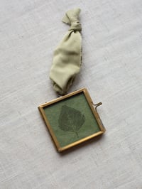 Image 2 of Birch Leaf - Hanging brass frame - Decoration 