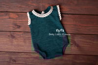 Image 2 of Body without sleeves green with lace