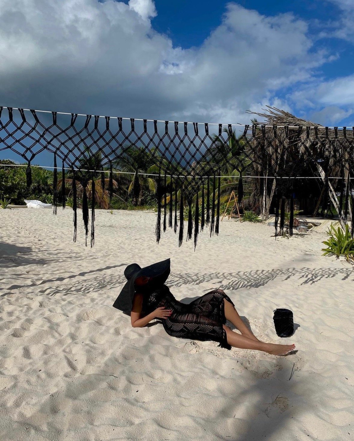 Image of BLACK OVERSIZED TURN BACK BRIM STRAW HAT (OS)