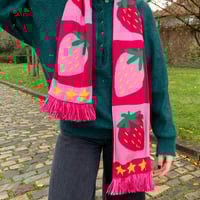 Image 2 of STRAWBERRY FOREVER - KNITTED SCARF