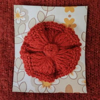 Image 1 of Broche-fleur en alpaga crochetée à la main - version brique