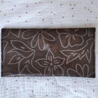 Image 3 of Grande pochette à petit matériel en cuir fantaisie "Fleurs perlées"