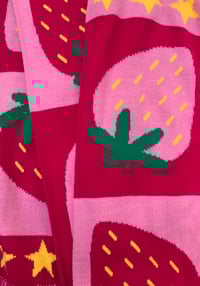 Image 5 of STRAWBERRY FOREVER - KNITTED SCARF