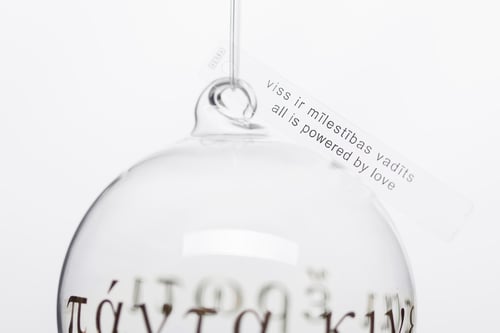 Image of "All is powered by love" 8cm Christmas tree ball with gold inscription in Ancient Greek