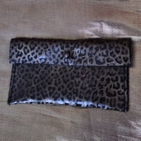 Image 2 of Petite pochette à petit matériel en cuir fantaisie "Léopard, mon amour"