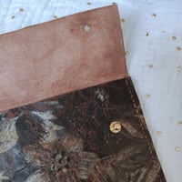 Image 3 of Grande pochette à petit matériel en cuir fantaisie "Fleurs d'automne"