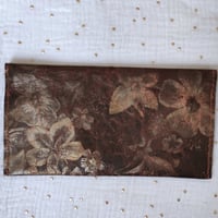 Image 2 of Grande pochette à petit matériel en cuir fantaisie "Fleurs d'automne"