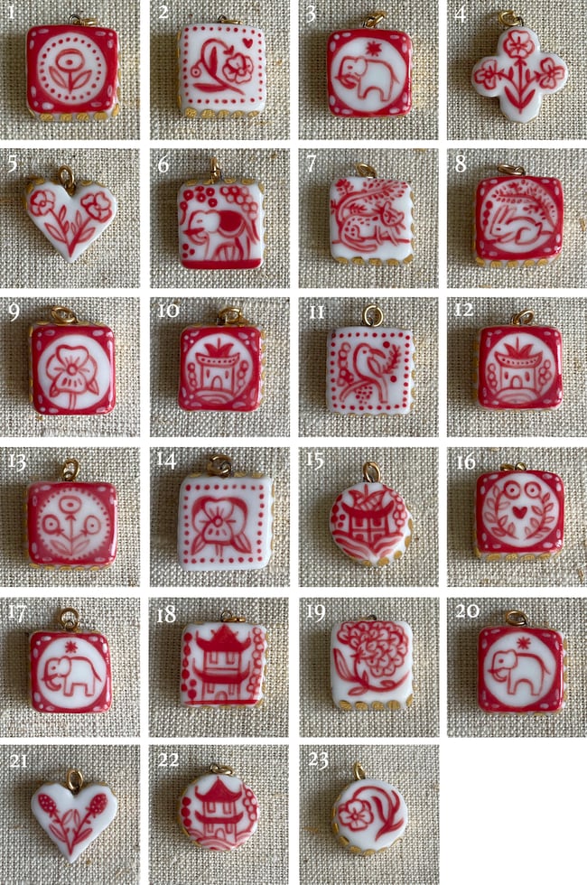 MEDAILLONS PORCELAINE ROUGE