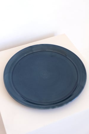 Image of Grande Assiette Plate - Bleu Minuit