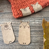 Image 3 of Lot d'étiquettes à coudre en cuir végétalien : ours et écureuil