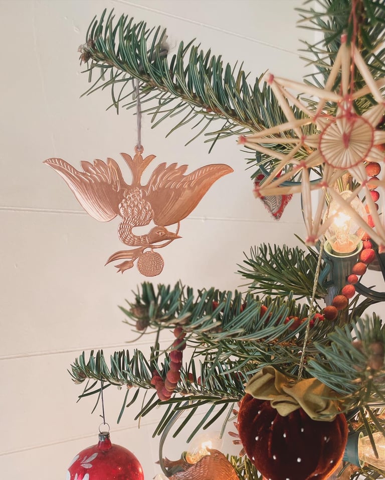 Swan with Citrus Bough Ornament Image 3