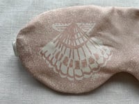 Image 4 of Queen scallop silk eye mask: cream and blue or cream and pink