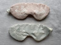 Image 1 of Queen scallop silk eye mask: cream and blue or cream and pink