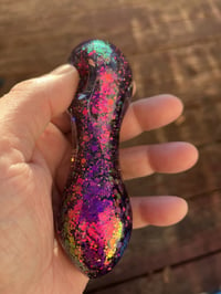 Image 2 of Whiskey Red Freezable Glitter Glass Pipe Chameleon Color Changing Pipe