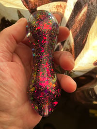 Image 4 of Whiskey Red Freezable Glitter Glass Pipe Chameleon Color Changing Pipe