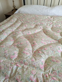 Image 4 of Pretty paisley eiderdown in Sarah Hardaker "Apple" fabric-King Size