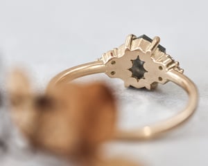 Image of 18ct yellow gold Hexagonal rose-cut dark grey diamond ring (IOW222)