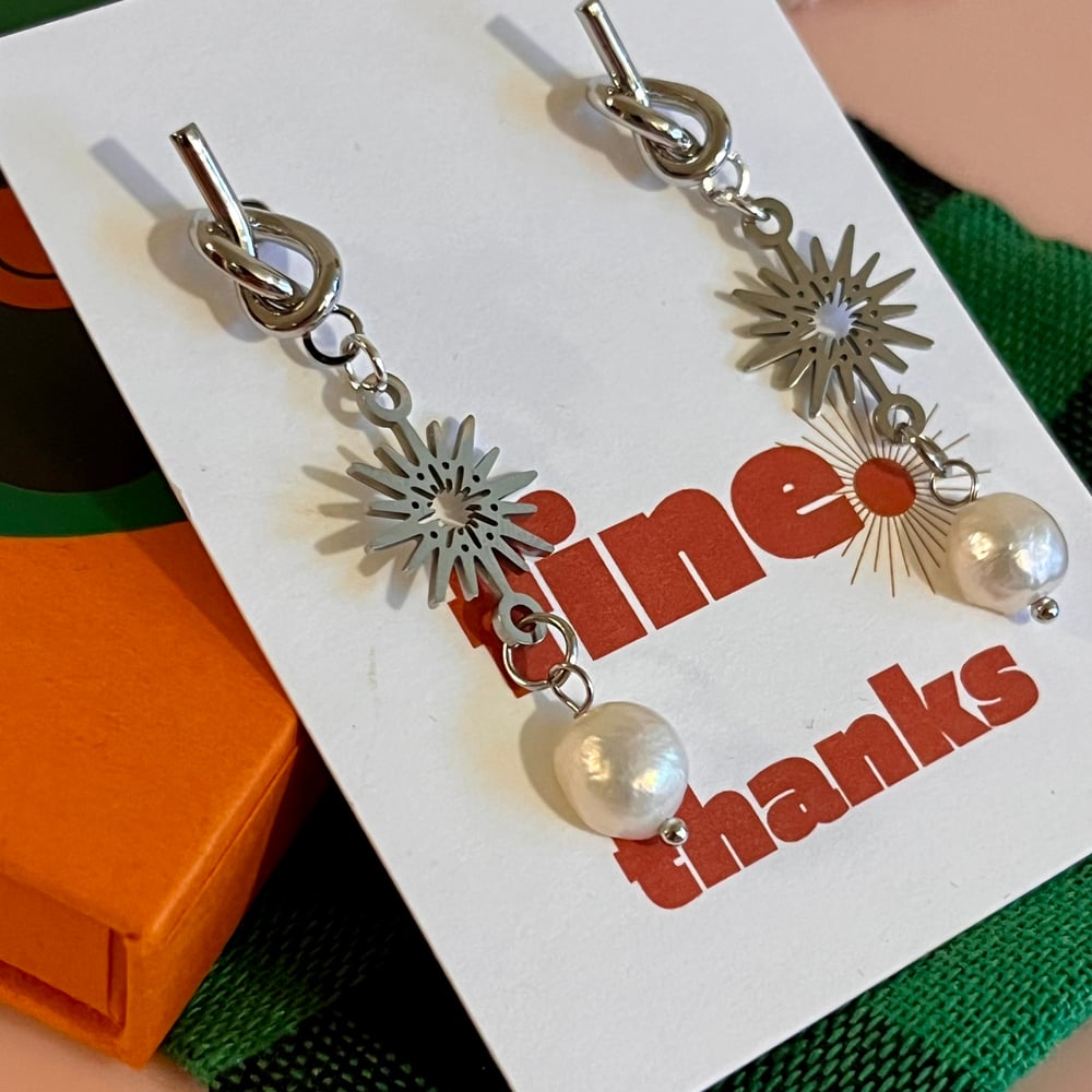 Image of Pearl Sunburst Knots - Fine Thanks
