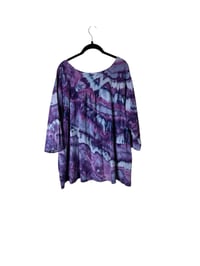 Image 3 of L 100% Cotton Forager Top in Purple Haze Agate Ice Dye