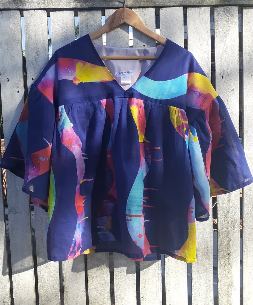 Image of SUNDAY SMOCK TOP Navy Rainbow Stripe. Size Large.