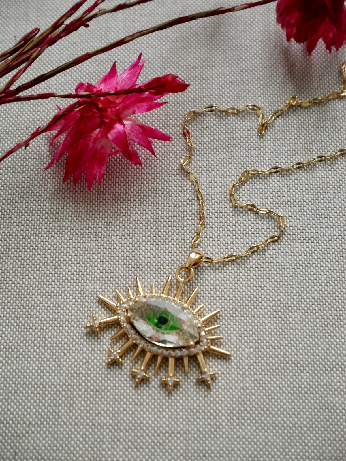 Amaryllis Eye Necklace