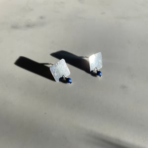 Image of nin earring - lapis 