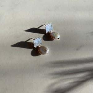 Image of nin earring sterling - coin pearl