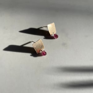 Image of nin earring - rose tourmaline