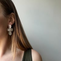 Image 2 of magna earring 