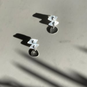 Image of ellus earring 