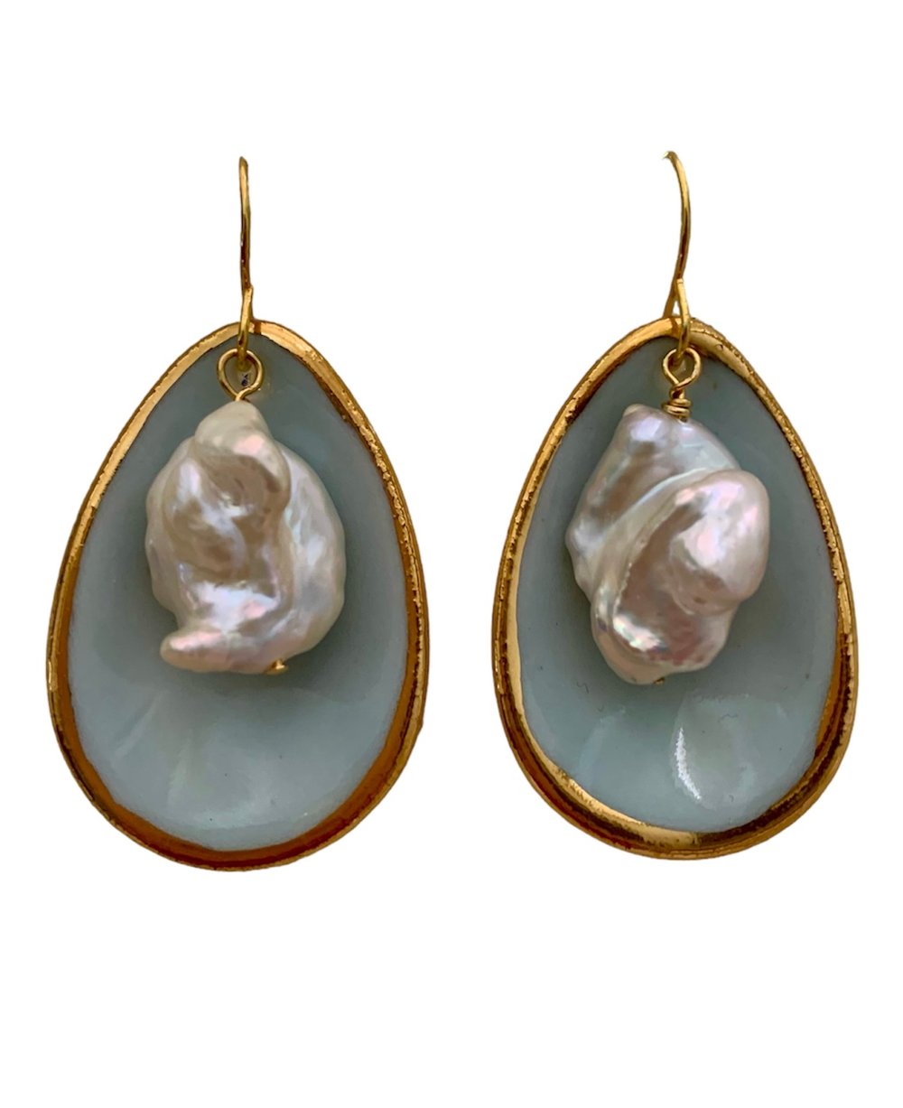 Image of Baroque pearl drops (2.5x5cm)