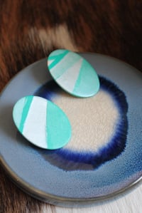 Image 4 of teal &amp; pearl oval studs
