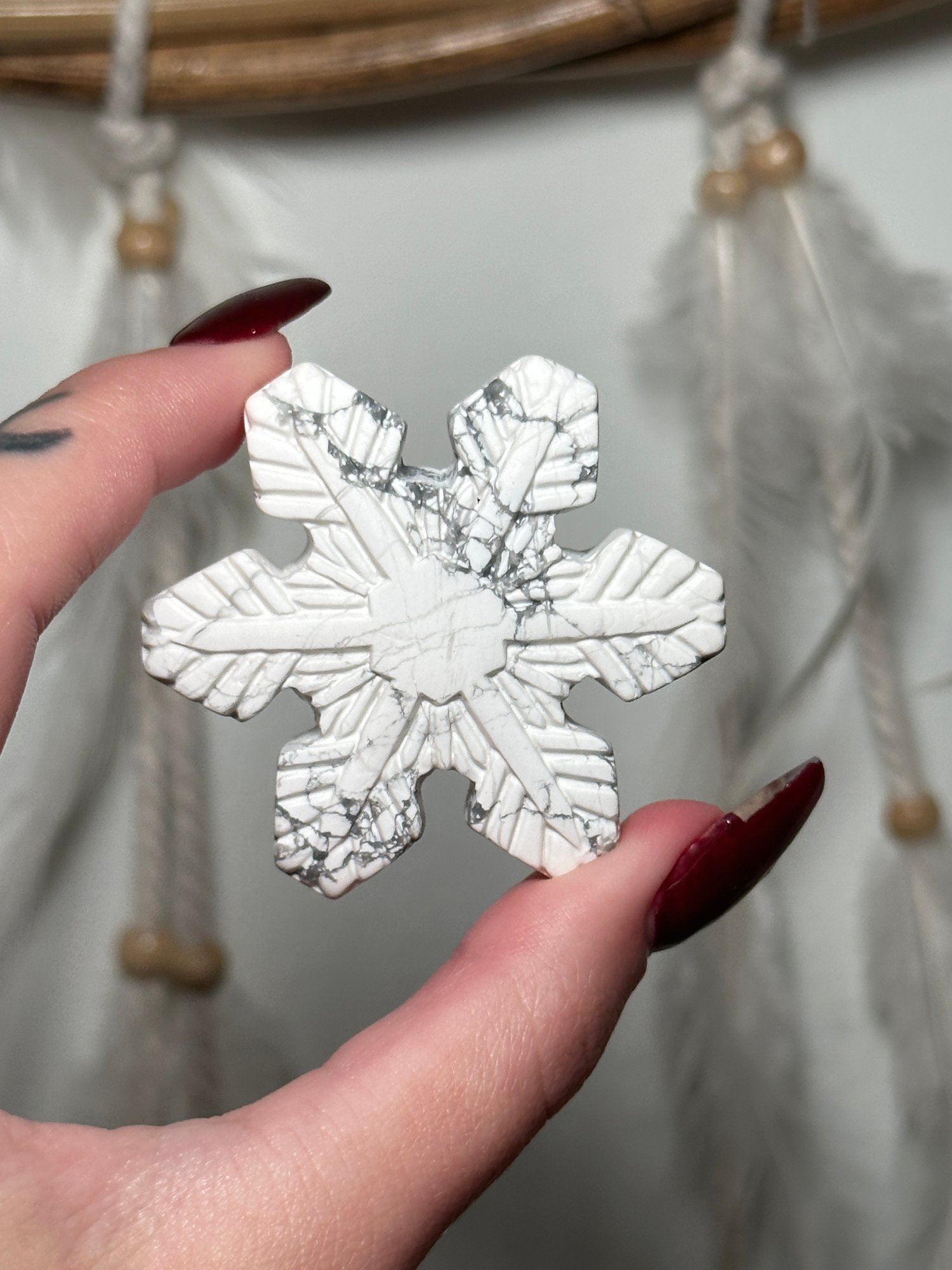 HOWLITE SNOWFLAKES