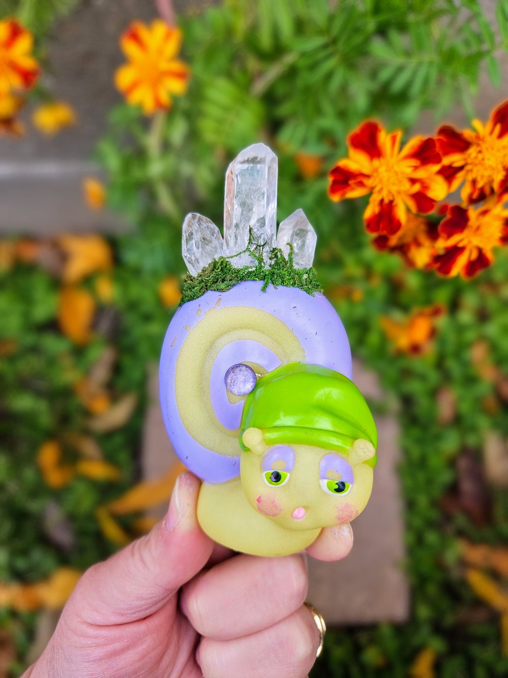 GLO Snail with Crystals and Moss 4"
