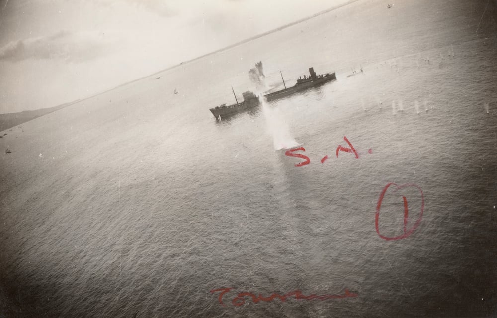 Image of Anonyme: Japanese merchant ship under fire, ca. 1944