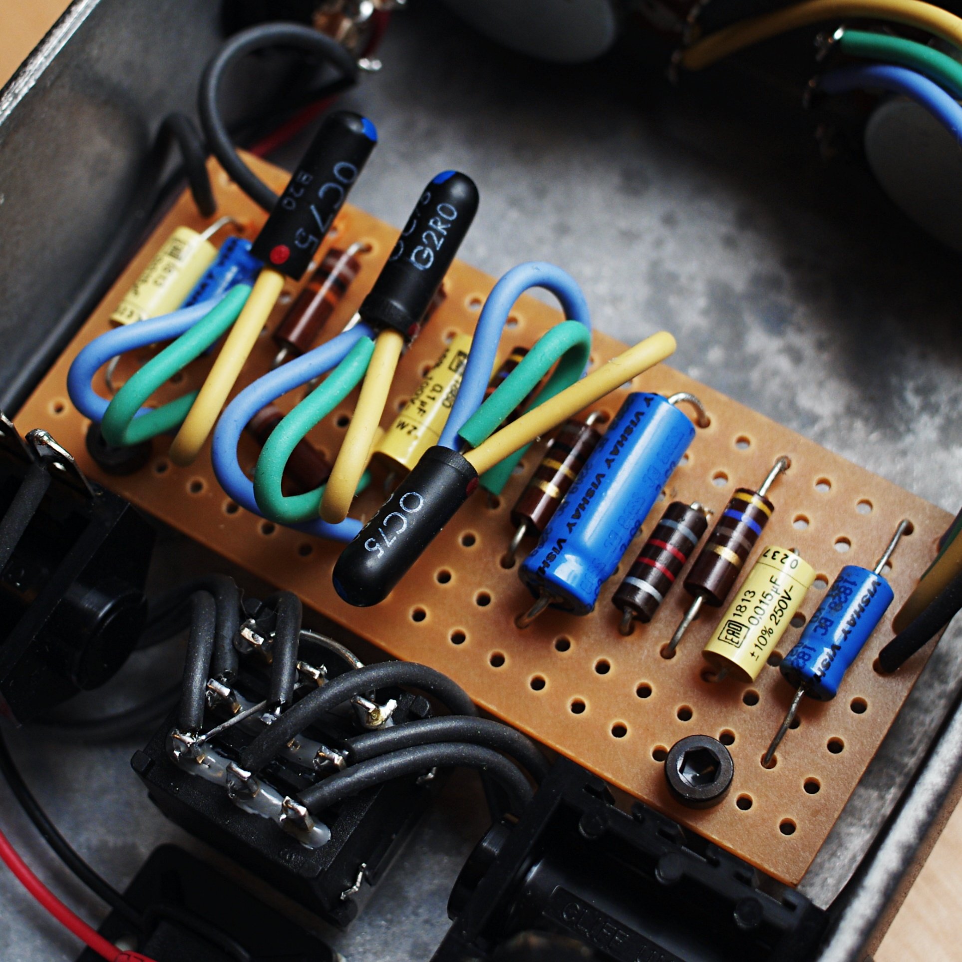 Tonebender MKII - OC75 germanium fuzz | blue colander stompboxes Tonebender MKII - OC75 germanium fuzz | blue colander stompboxes