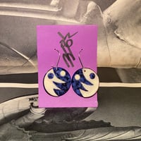 Image 2 of lizard hug face earring