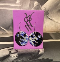 Image 5 of lizard hug face earring