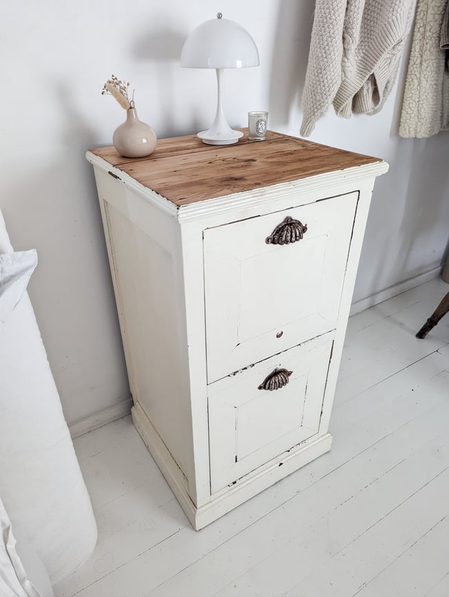 Petit meuble d'atelier .