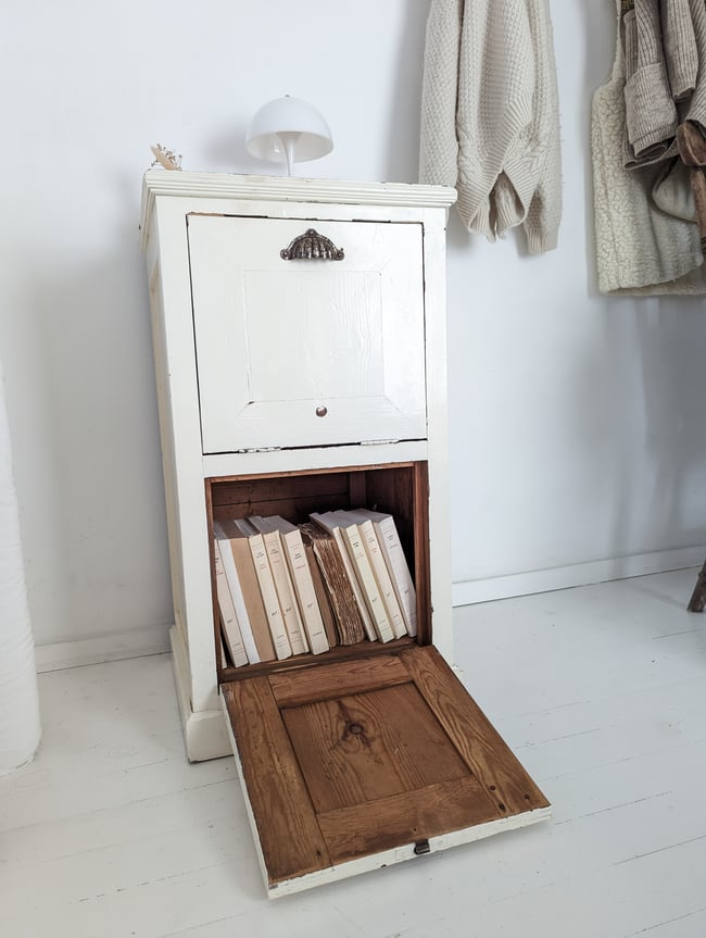 Petit meuble d'atelier .